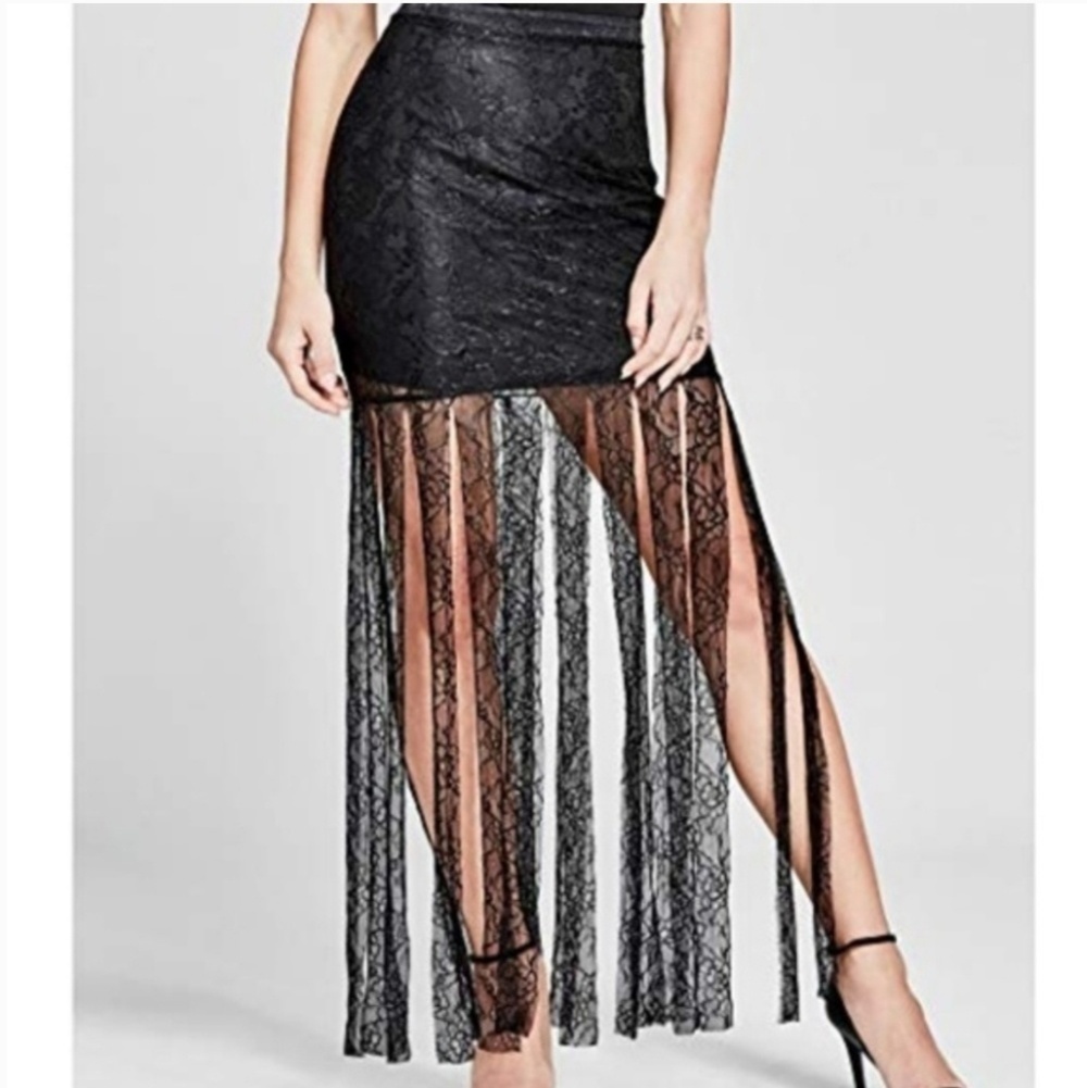 NEW! MARCIANO Lace Car Wash Skirt Large.